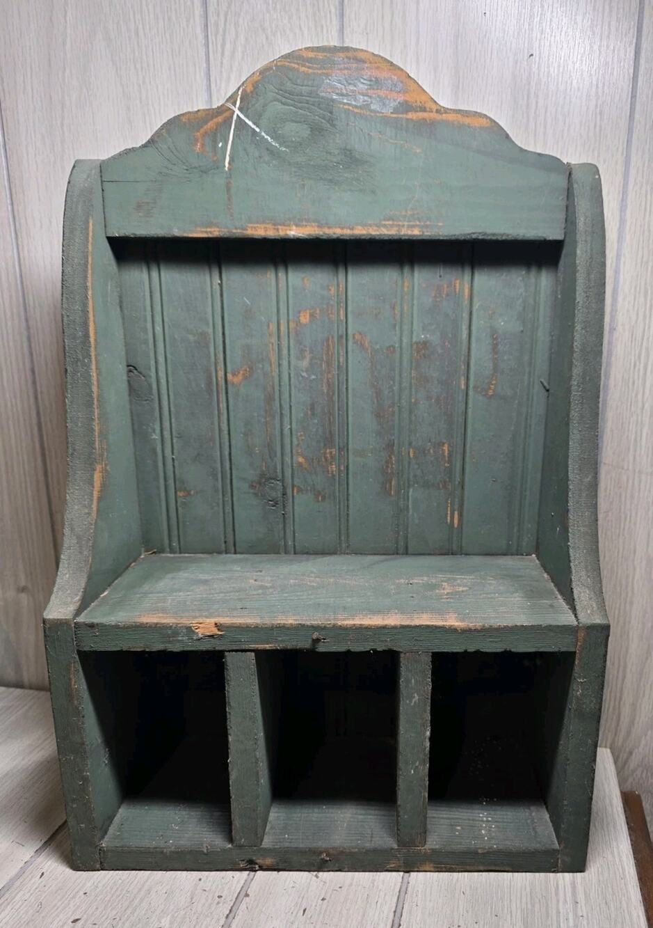 Vtg Primitive Handmade Green Shelf With 3 Cubbies Home Decor Homesteading READ